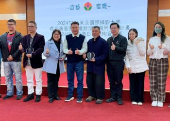 曾進發、林瑞華、EX-亞洲劇團傑出貢獻    苗縣長鍾東錦今頒獎表揚