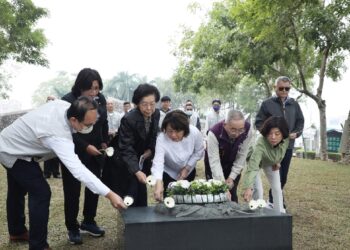 全台第一座二二八紀念碑前舉辦追思紀念會 嘉義市黃敏惠盼撫平歷史傷痛