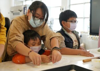 連假親子趣 屏東智慧農業學校推龜行市集、星空電影院