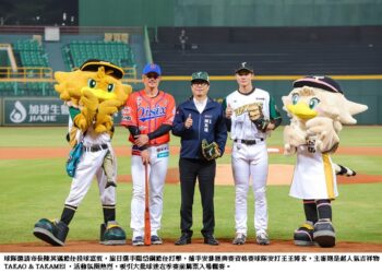 台鋼雄鷹棒球隊主辦2025港都台日親善交流戰 陳其邁開球 期許球隊續創佳績