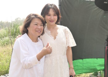 在搖曳金黃的黃花風鈴木花海中享受明媚春光 「潮風鈴•野餐音樂市集」浪漫登場吸引滿滿人潮