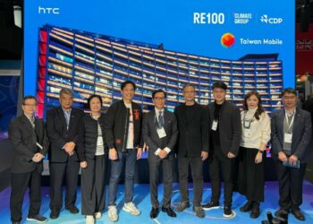 HTC於MWC 2025展現VIVERSE與XR實力 蔡明忠體驗AI驅動3D應用