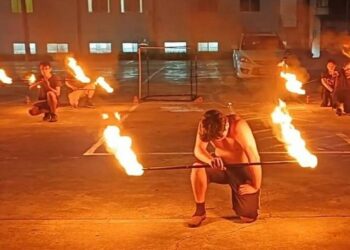 正修光火舞聲光效果俱佳  如夢似幻情境開眼界