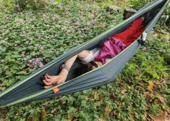 鳳山鄭小姐  農田享受休閒  吊床裡面小憩一番