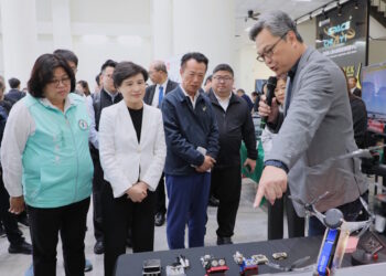 助推無人機創新應用布局 行政院副院長鄭麗君訪視亞創中心