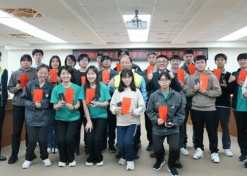 馬公高中114年學測成績亮眼 陳光復表揚優秀學子