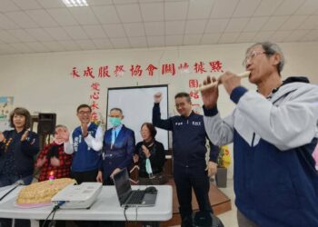 方華雄、蘇資婷  慶生會感言  黨內同志鼓掌