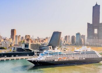 精鑽郵輪前進號高雄港初登場 800名外籍旅客享受港都魅力風光