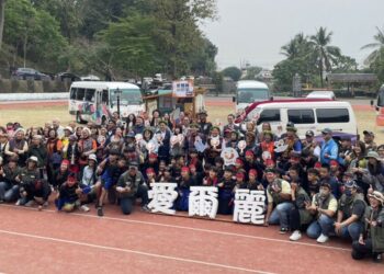 來義鄉幸福巴士再升級 企業捐贈小巴助學童返鄉就學