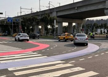 高鐵站區車道分流優化 中市交通局：跟著彩色標線走就對了！