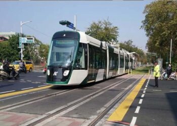 高雄輕軌頻出車禍 民眾守法很重要