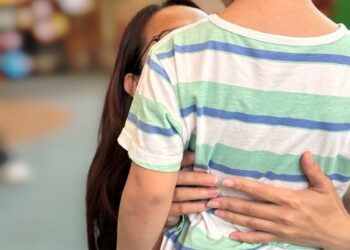 社群平台流傳男童餐廳用餐神情拘謹，經縣府社工訪視，未發現有不當對待情形