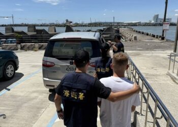 東琉線赫見竊盜通緝犯 海巡把關依法緝捕歸案