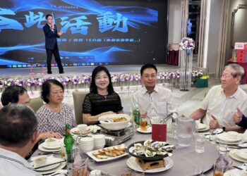 高雄百貨同業公會迎戰逆境　顏鳳冠高票連任理事長