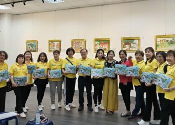 里港載興社區展鄉土畫作 《磚仔地采風輯》用繪本留住鄉愁與記憶