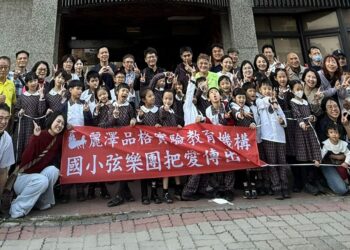 麗澤品格實驗教育機構耶誕「傳遞幸福・散播愛」