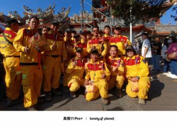 粉紅超跑南下岡山!搜救隊鐵漢柔情護轎 萬人空巷慶壽天宮313週年