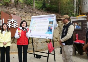 張麗善率隊勘查草嶺山林火警 指示建置蓄水系統及消防管線 強化救災量能