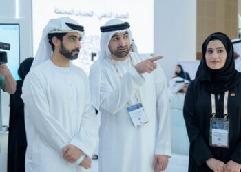 Salem bin Abdulrahman Al Qasimi 參觀 GITEX Global 2025 的沙迦政府展覽館
