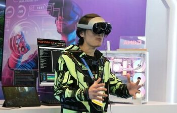 探秘空間影像創作的算力基石:Hugh Hou 於 CES 2026 技嘉展區現場演示