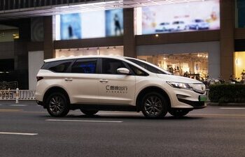 曹操出行駛入境外出行市場，首批6國10城實現境外打車自由