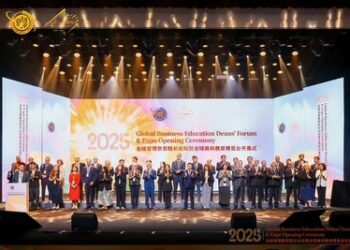 以「領變」精神啟航新篇章:復旦大學管理學院恢復建院40週年