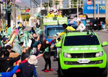 啟動「市民最大咖」市民大運動 林岱樺車隊誓師 宣示踏遍高雄千街萬巷