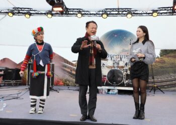 阿里山日出印象音樂會迎曙光 神木下啟動2026臺灣燈會倒數 邀全球旅人來嘉賞燈