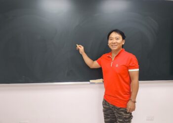 【專訪】補教名師關銳沛：點亮無數學子的未來星光