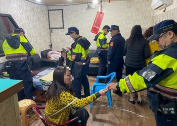 遏阻糾眾鬥毆防制暴力事件發生，內埔警分局強力臨檢查察各治安顧慮場所。