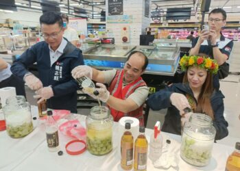 高雄農業局與原民會攜量販店開賣有機青梅  加碼推梅好時光酒釀DIY體驗課