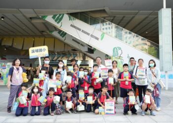高市圖攜手樂高®台灣 強化閱讀平權 偏鄉學童搭閱讀公益專車 探索城市書展魅力