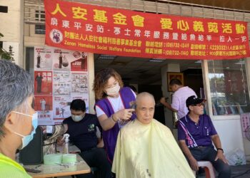 人安屏東站與東區扶輪攜手 中秋送暖「幸福快遞」啟程　