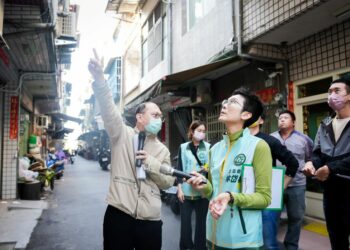 年前拚到底！林岱樺會勘大寮巷弄照明 中央地方聯手 點亮居民安心回家路