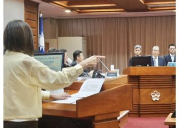 教育預算「斷崖式」削減惹議　全台缺師、濫訴壓力讓教師身心俱疲