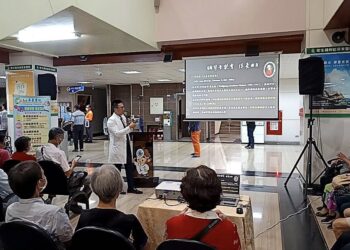 屏東醫院副院長黃炯棠談血癌 連振宇鋼琴演奏療癒人心