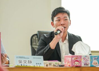 喚醒被遺忘的節日 台灣民眾黨高市黨部車掃慶光復節