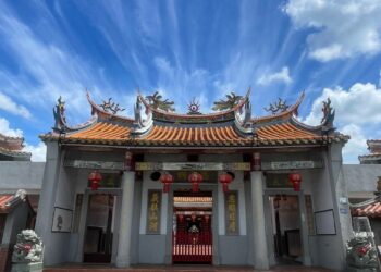 深具303年歷史的六堆忠義亭慶醮活動 六十三代天師嫡傳弟子張智雄道長為醮典儀式開香