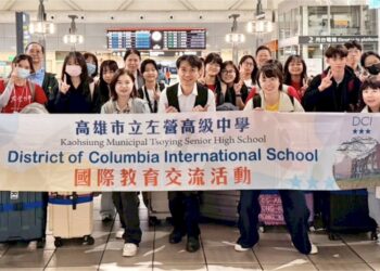 左營高中師生赴華盛頓特區DCI中學交流 入班學習並參訪美國國會大廈認識美國民主制度運作