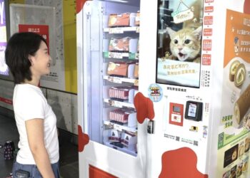 亞尼克YTM高雄捷運「10站」盛大啟動 烘焙奇“機”！大台北捷運站點銷售屢創新高，超前佈局搶南台灣軌道商機 聯手超人氣高捷「蜜柑站長」開賣生乳捲，全台賣聲賣萌行銷高雄