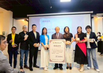 藝術再聚首、創作不止步——《藝起屏聚》系友美展亮眼登場 教育部長鄭英耀返校同慶　八大媒材匯聚屏大視藝所