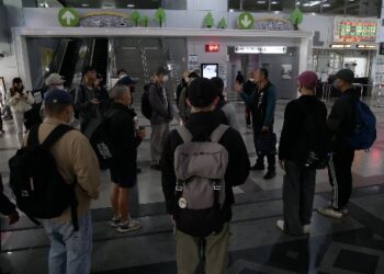 屏東縣軍人服務站袁光武專員歡送陸軍219軍訓役入營宣導