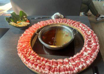 雙11不只購物節！「舞古賀鍋物華榮店」響應台灣雙胞胎日　  雙胞胎來店用餐 黑毛豬套餐買一送一