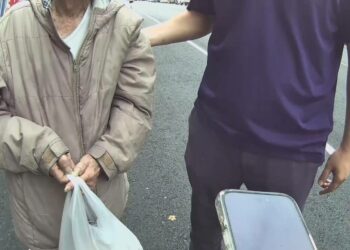 老翁忘記回家路 暖心內埔警送他回家