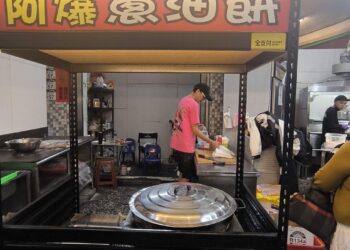 「巷口飄香的第一口驚艷──新人必吃的阿爆蔥油餅」