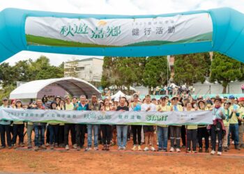 走進秋天最美的嘉鄉步道，千人共遊石棹步道群！