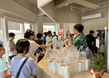 【人潮爆滿 黑糖飄香】冬鈴商行2.0開幕首日大爆滿！飲品賣到手軟、紅包抽到手軟