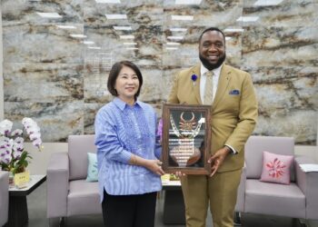 聖克里斯多福及尼維斯大使范東亞拜會屏縣府 周春米熱情邀請參與屏東燈節 深化彼此情誼