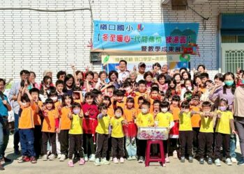 嶺口國小冬至暖心搓湯圓 攜手長輩共學習