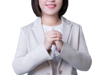 馬躍屏城春報喜，佳琪治市廉為先